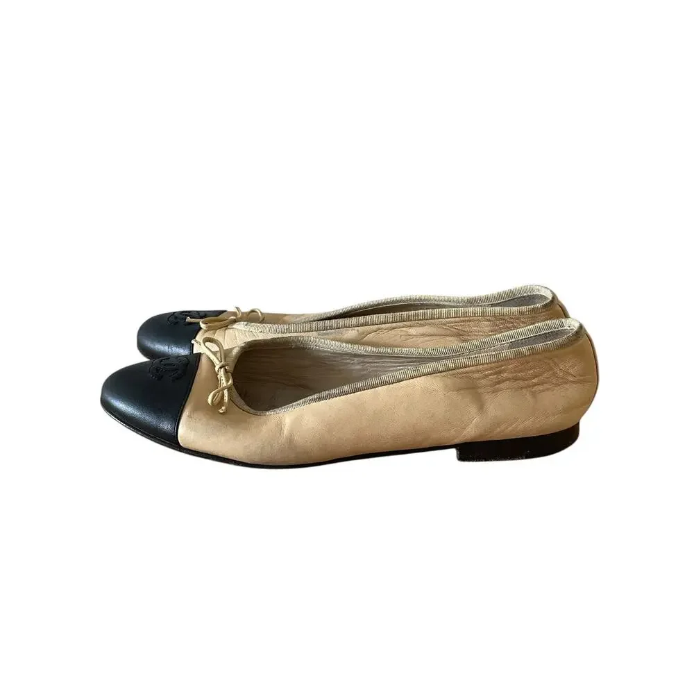 CHANEL Beige Black Cap Toe Lambskin Ballet Flats Shoes SZ 38.5